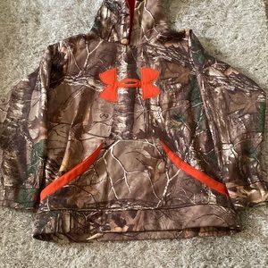YOUTH LARGE: Camo UnderArmour Hoodie